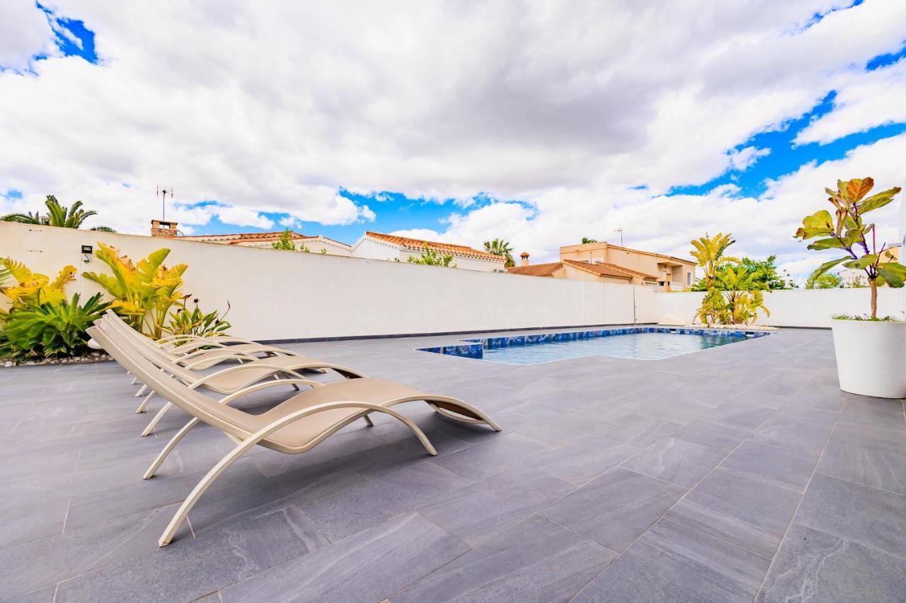 Villa Mi Sol Торевиеха Екстериор снимка